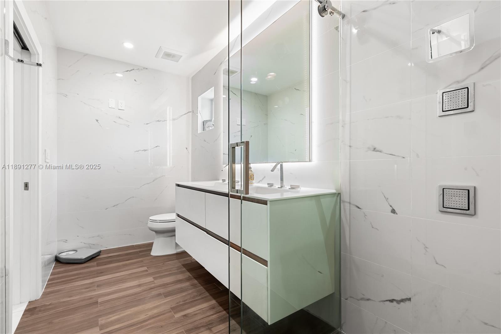 DEL-MAR ESTATES FIRST ADD - Residential Lease