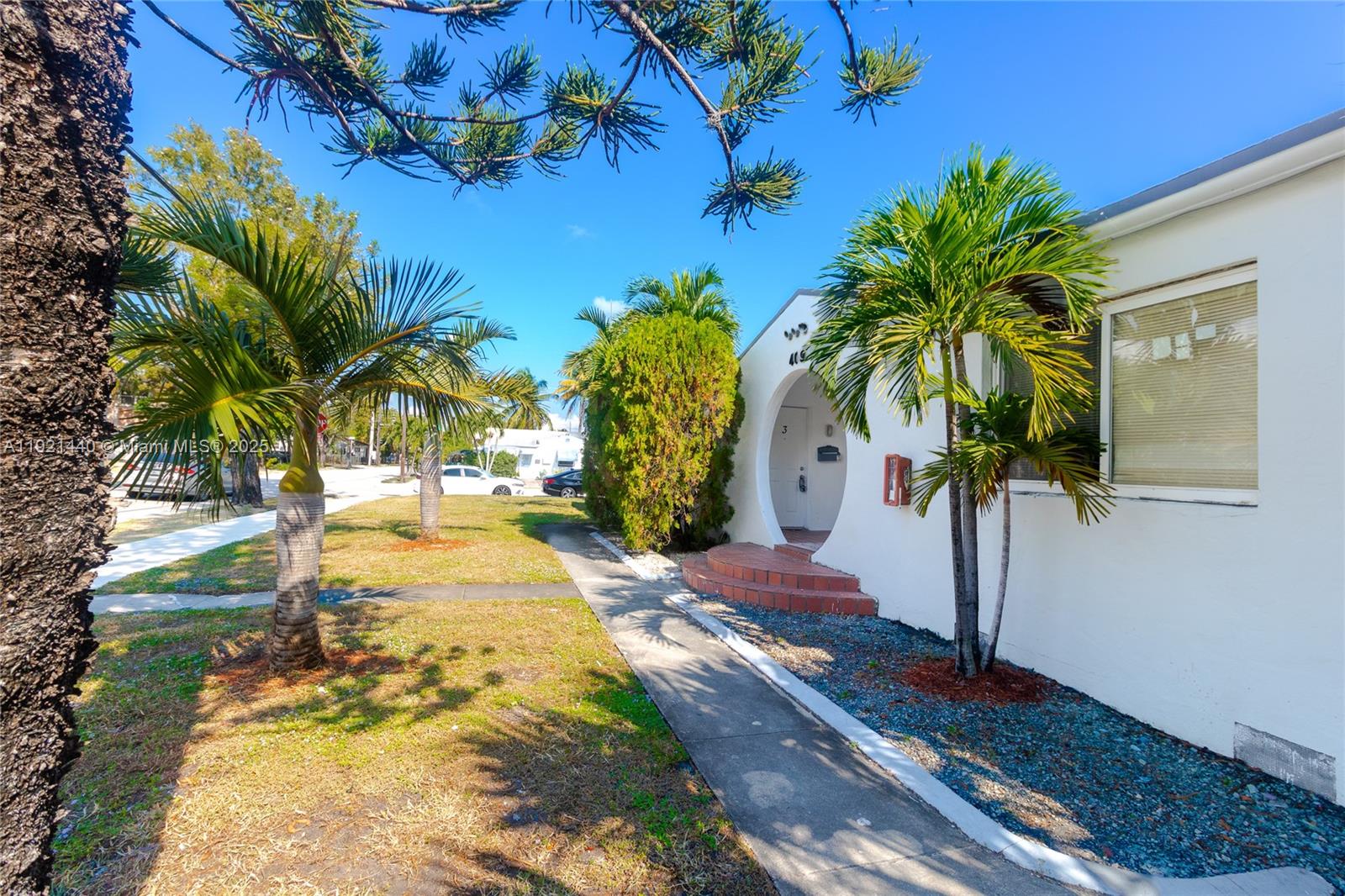 HOLLYWOOD - Residential Lease