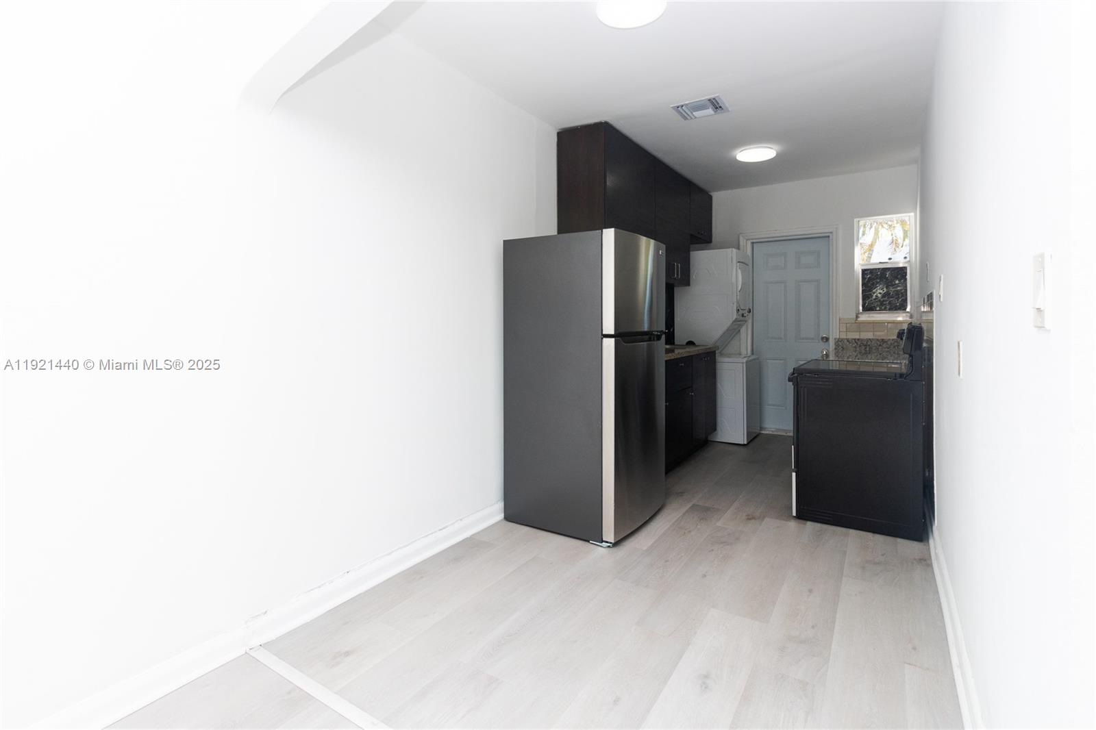 HOLLYWOOD - Residential Lease