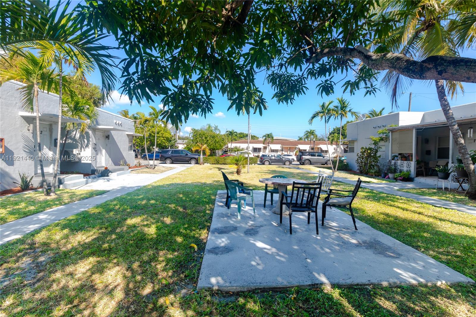 HOLLYWOOD - Residential Lease