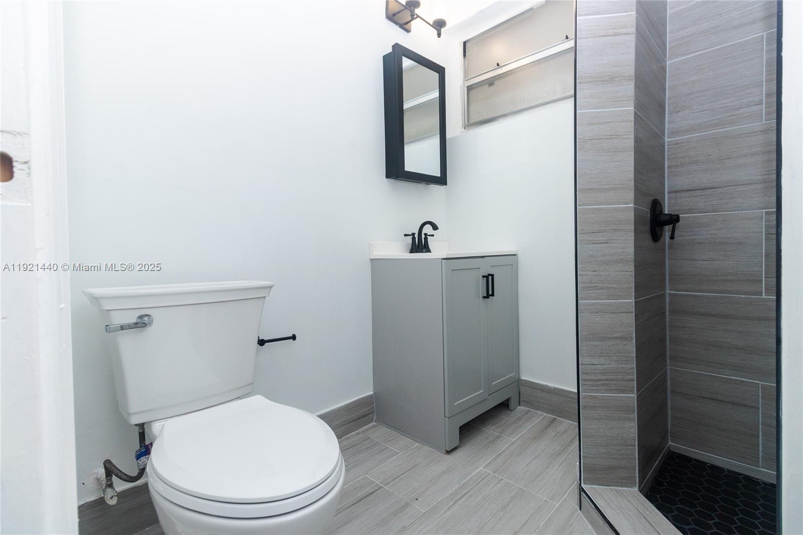 HOLLYWOOD - Residential Lease