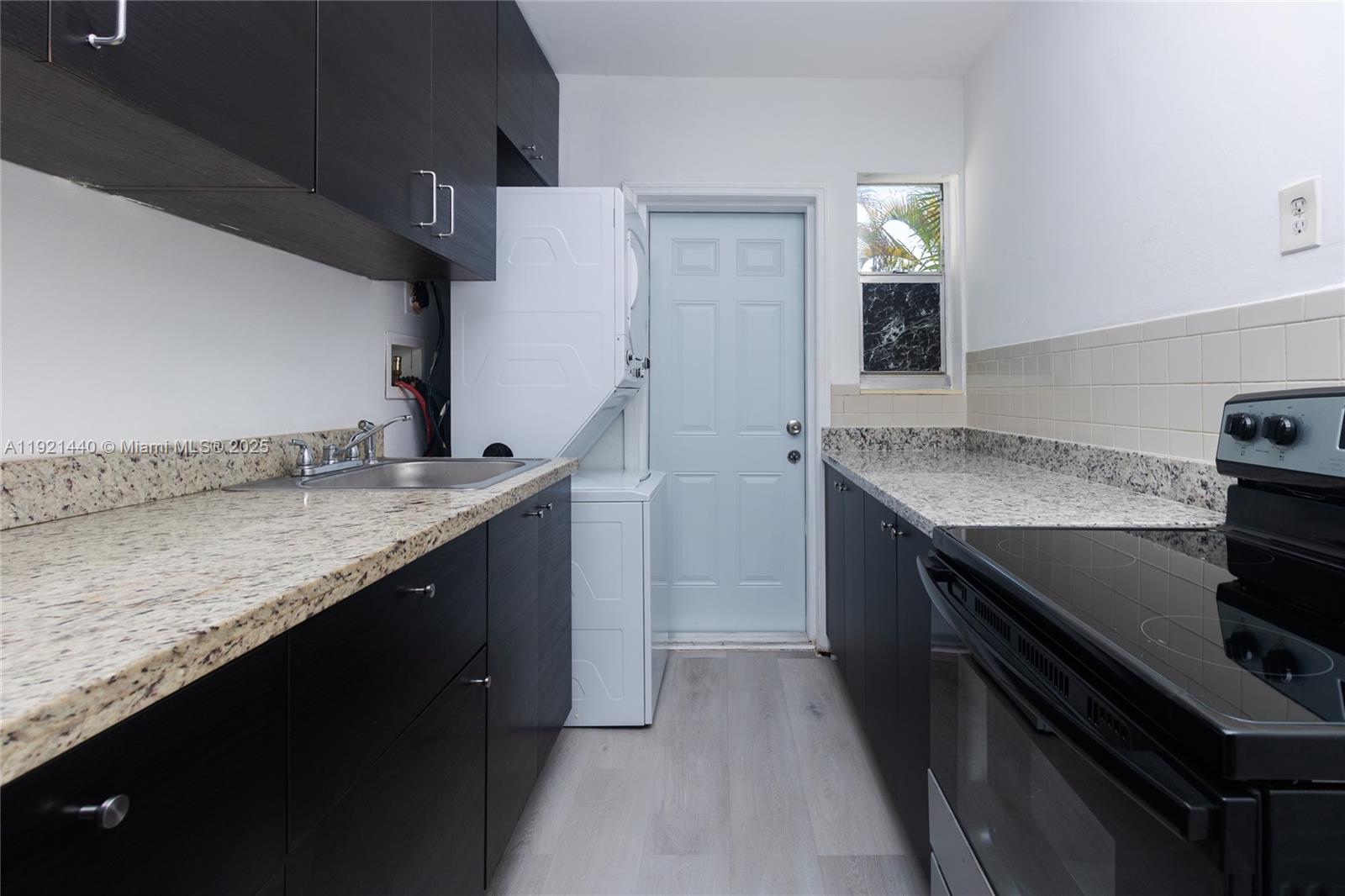 HOLLYWOOD - Residential Lease