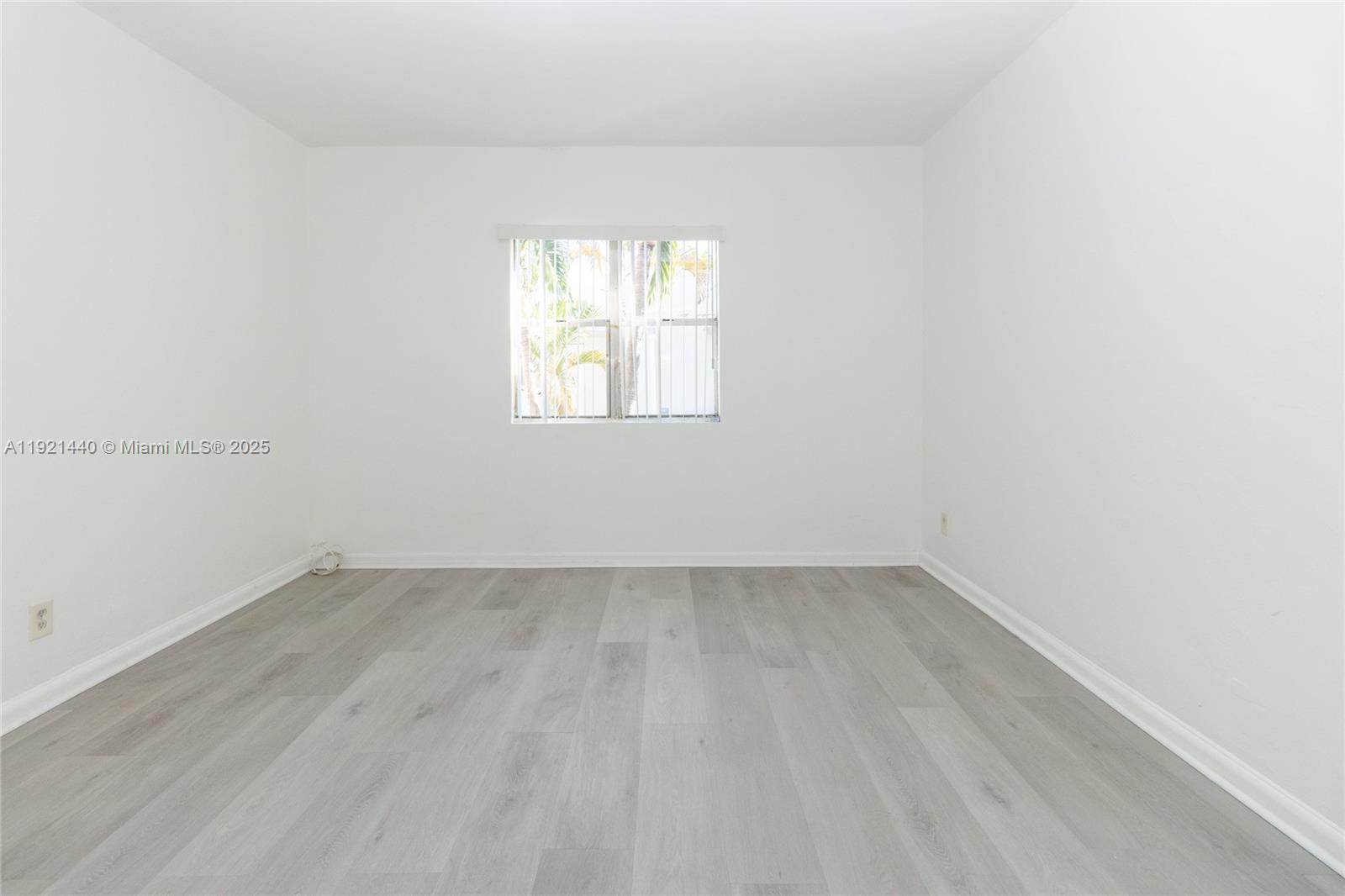 HOLLYWOOD - Residential Lease