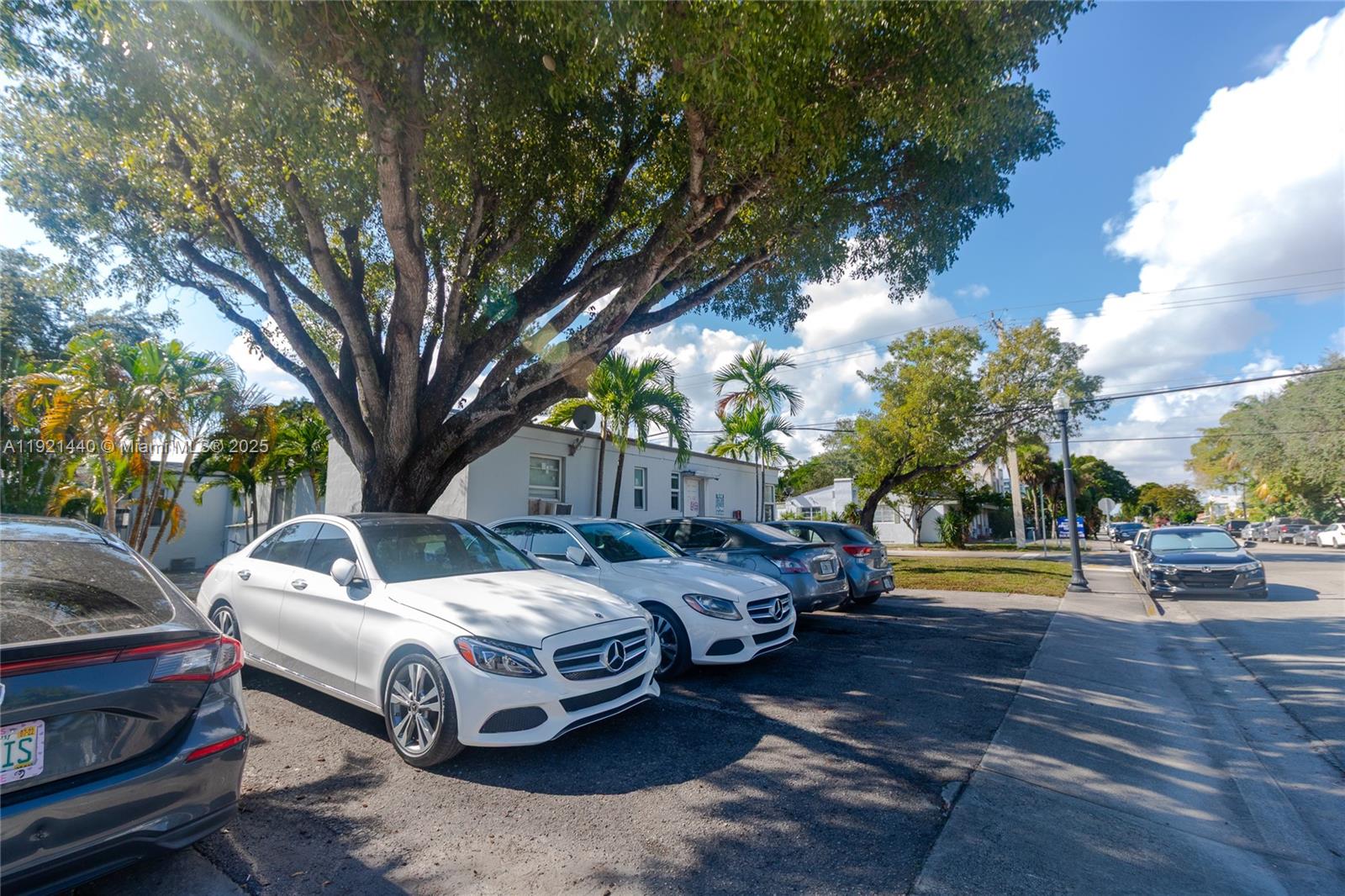 HOLLYWOOD - Residential Lease