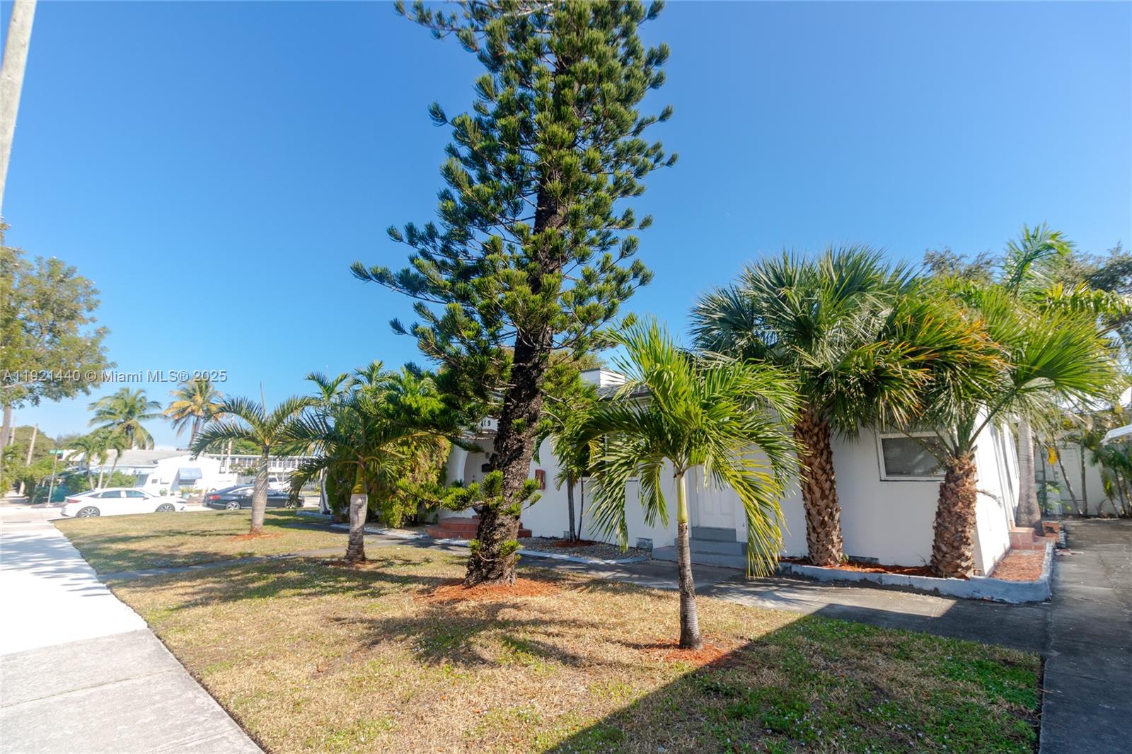 HOLLYWOOD - Residential Lease