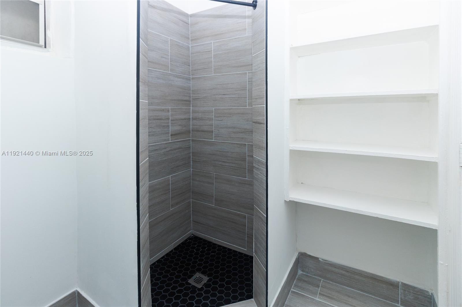 HOLLYWOOD - Residential Lease