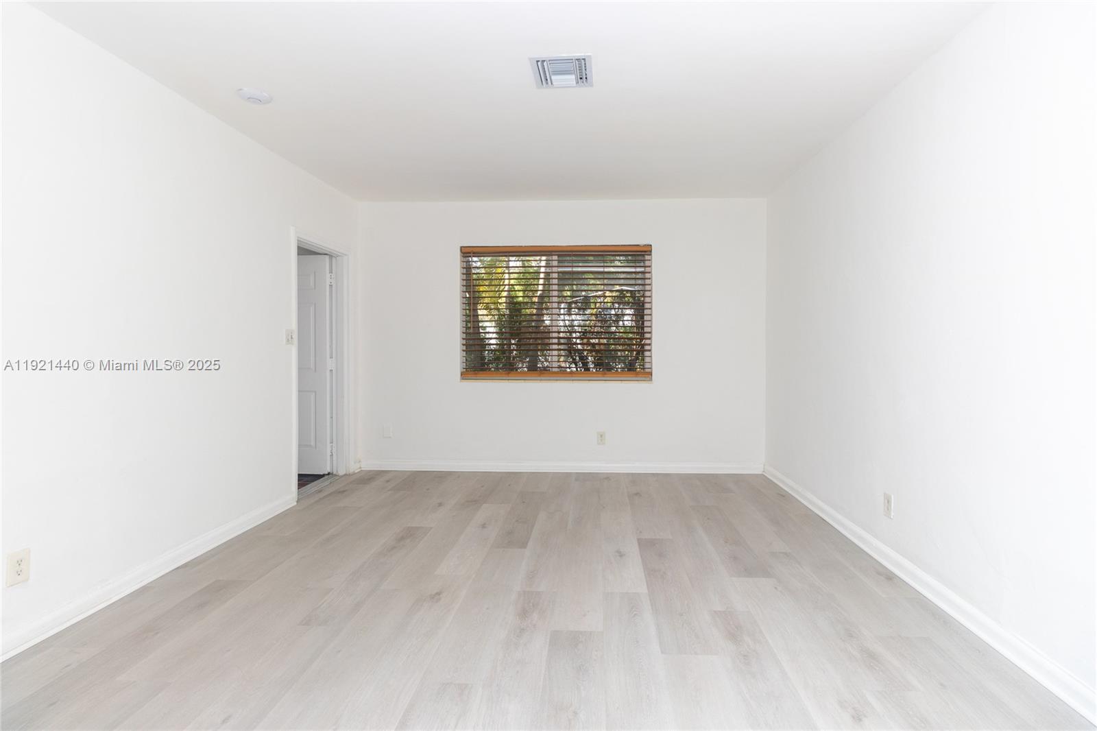 HOLLYWOOD - Residential Lease