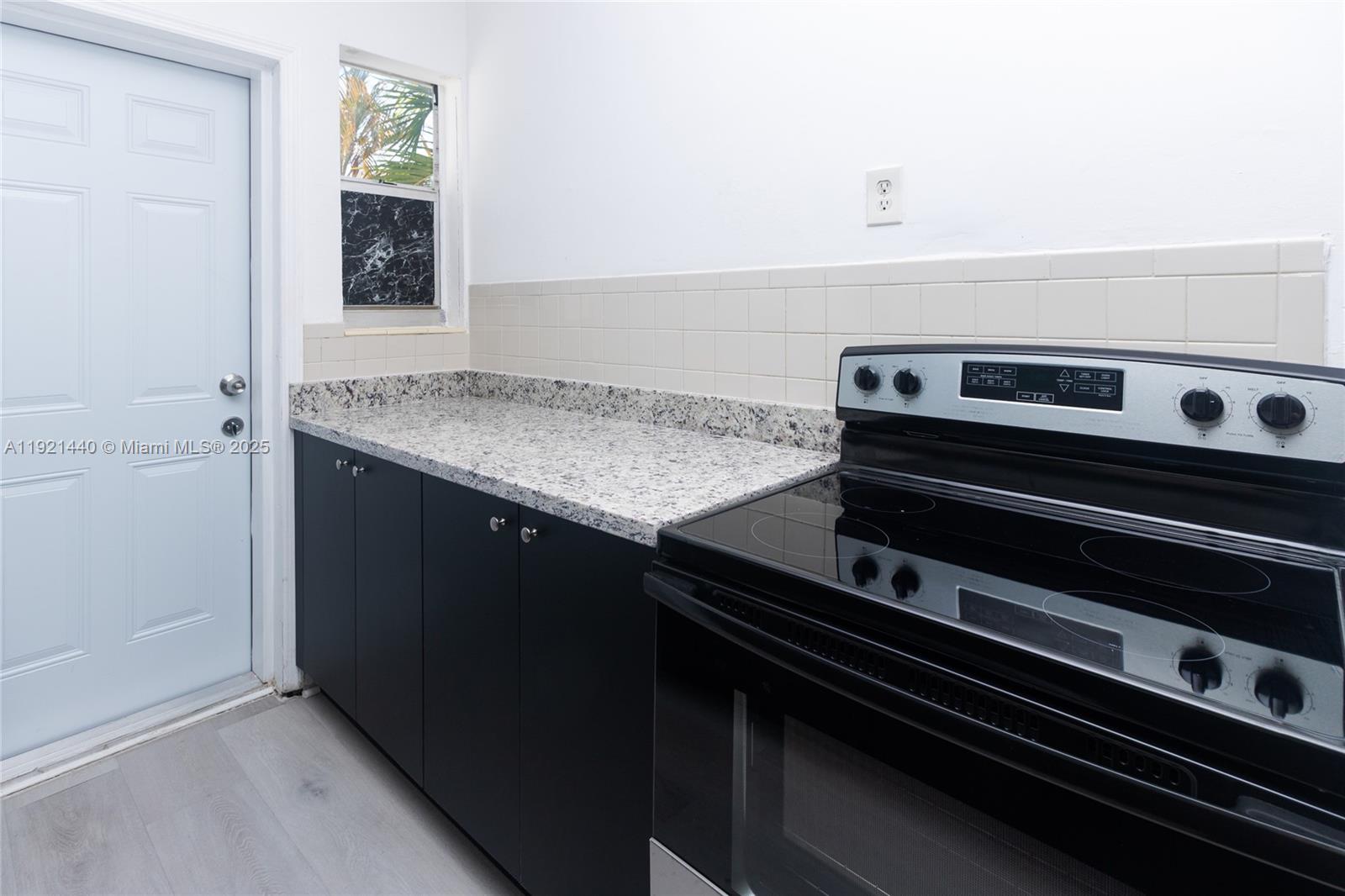 HOLLYWOOD - Residential Lease