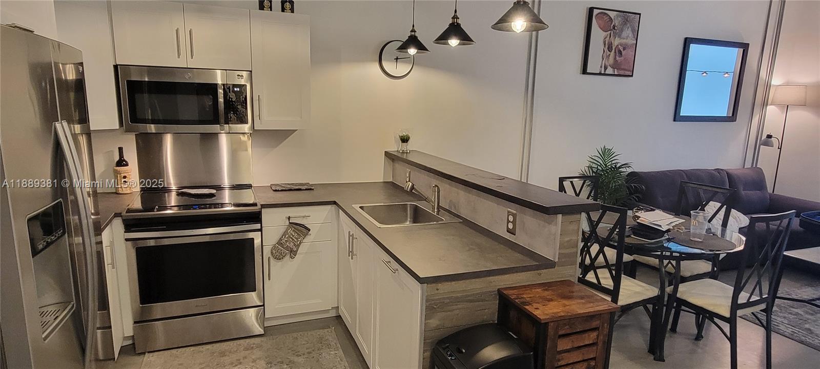 444 NE 30th St 607