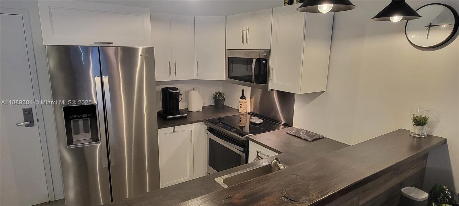 THE YORKER CONDO - Residential