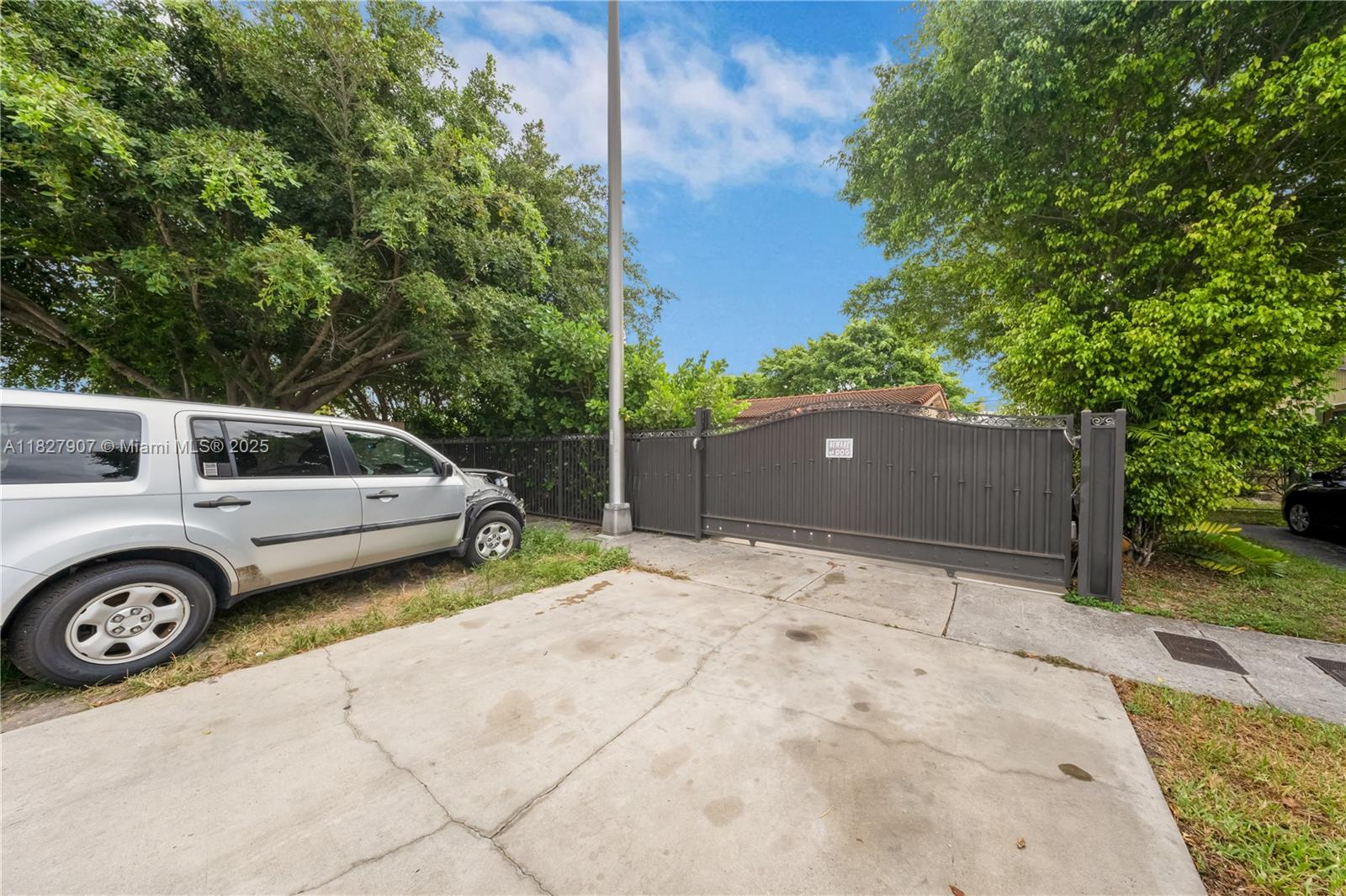 Investment or Renovation Opportunity in Miami – Motivated Sellers!
Welcome to a property full of potential with 3 bedrooms, 2 bathrooms, and 1,800 sqft of living space. Whether you're an investor seeking a smart opportunity or a buyer looking to remodel and make a home truly your own, this is the perfect canvas.
Ideally located near parks, green spaces, and a dog park, this home appeals to families, pet lovers, and future tenants alike. Its central location also offers easy access to shopping, schools, and major highways—making it a solid long-term investment.
Sellers are highly motivated to negotiate and close, presenting a great chance to secure a great deal in one of Miami’s most sought-after areas.
Don't miss out—schedule your private showing today!