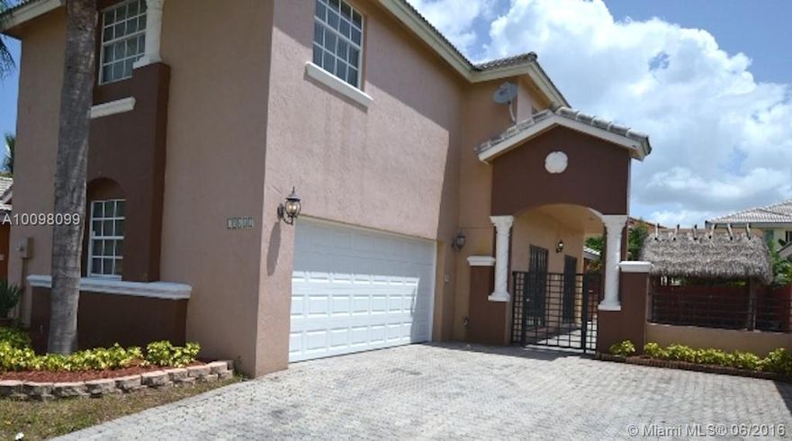 Great property in Miami, FL, offers a stunning
layout. Enjoy peace of mind and the best quality ownership for a rental in the area. ONLY
ONE MONTH DEPOSIT REQUIRED for qualified
tenants. All kitchen appliances installed and
maintained by landlord. One or Two years
lease welcome in this beautiful home. PET
FRIENDLY (some restrictions may apply).
Easy to show - Vacant.