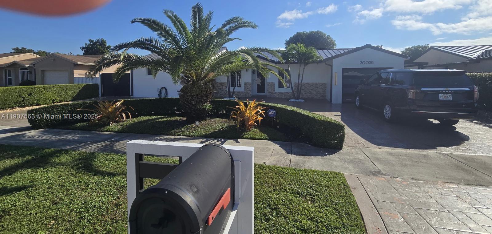 COUNTRY LAKE MANOR SEC 2 - Residential Lease