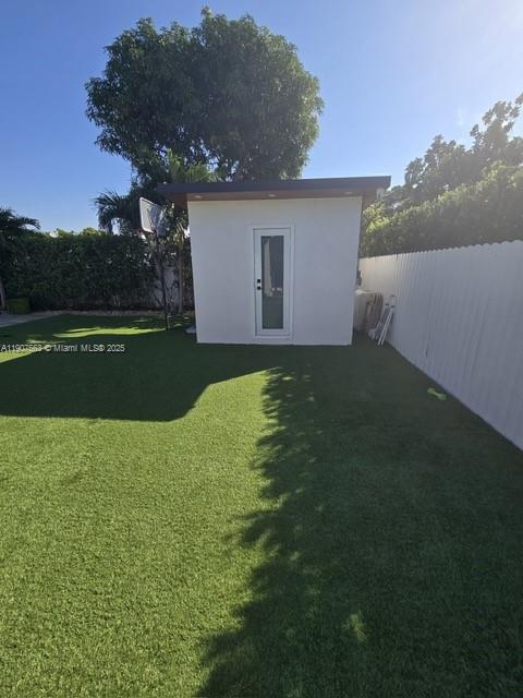 COUNTRY LAKE MANOR SEC 2 - Residential Lease