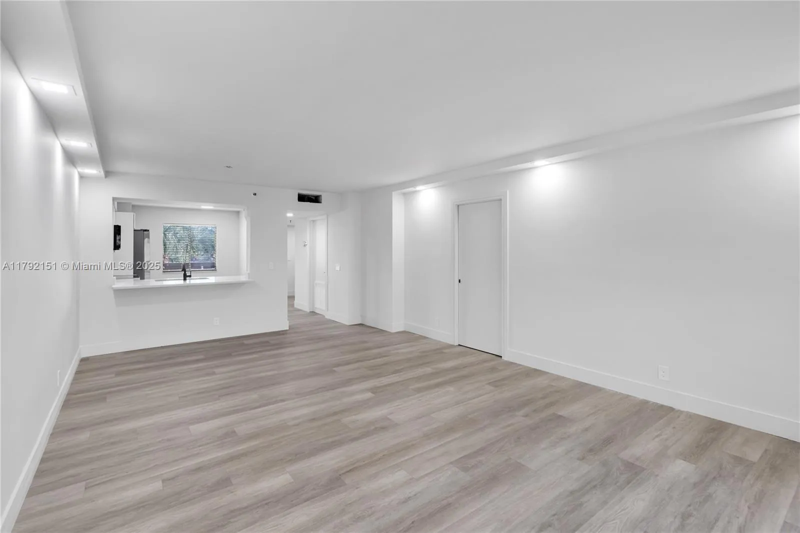 Delray Beach, Florida 33446, United States, 2 Bedrooms Bedrooms, ,2 BathroomsBathrooms,Residential,Active,118052