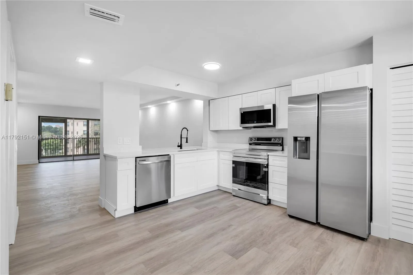 Delray Beach, Florida 33446, United States, 2 Bedrooms Bedrooms, ,2 BathroomsBathrooms,Residential,Active,118052