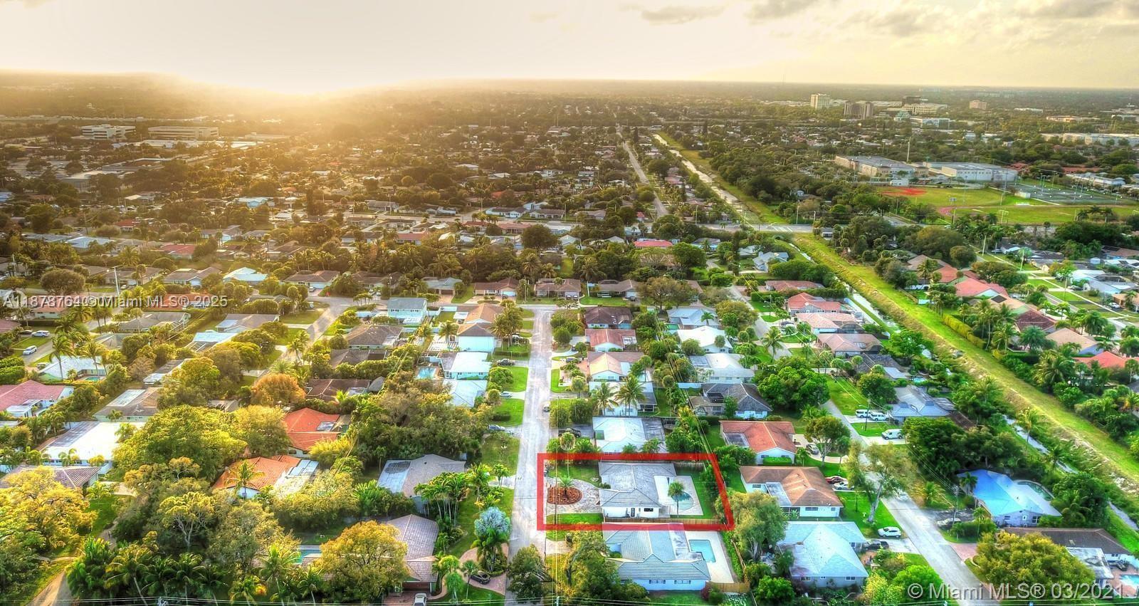 LAKE FLORESTA PARK - Residential