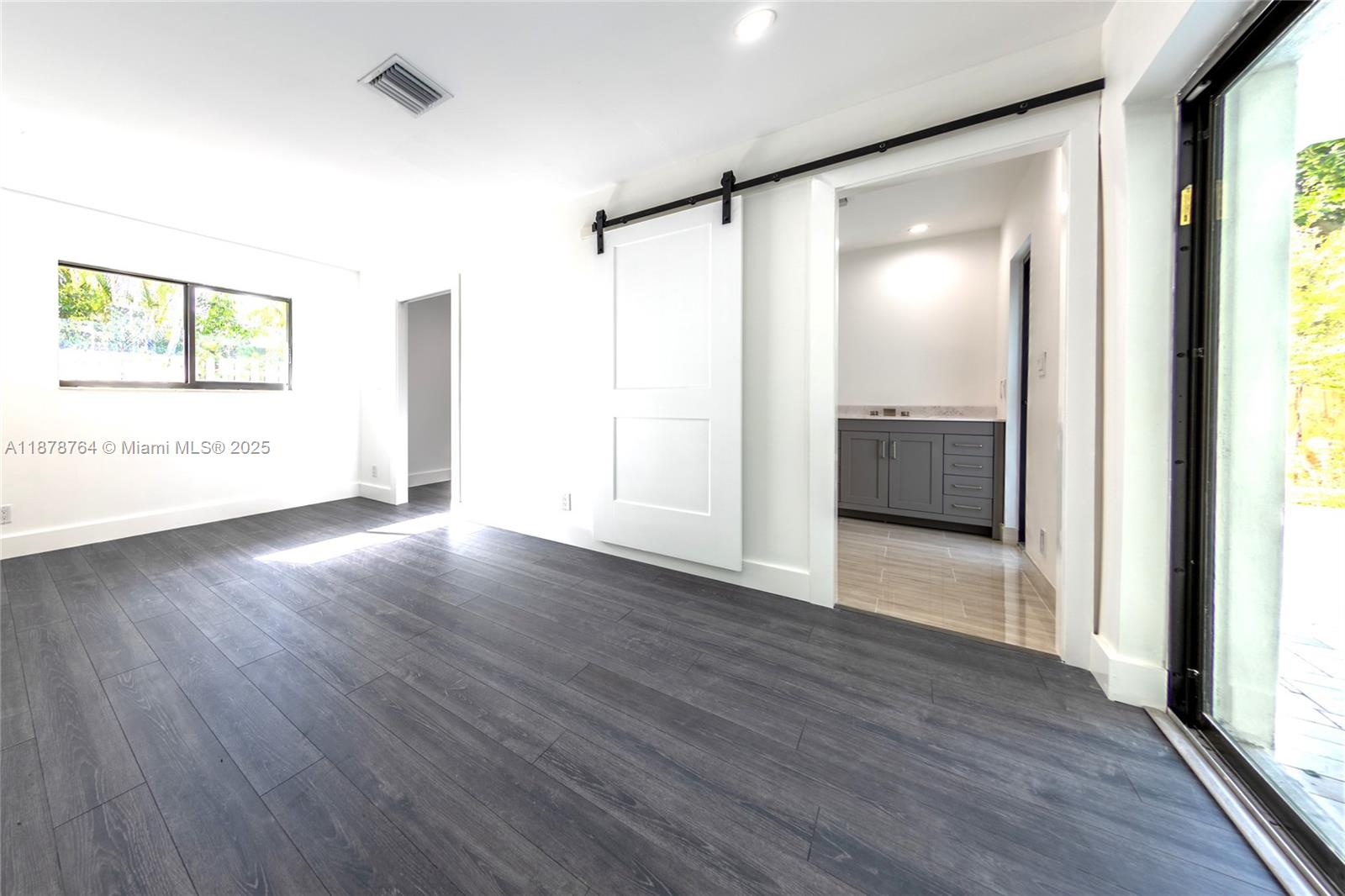 LAKE FLORESTA PARK - Residential