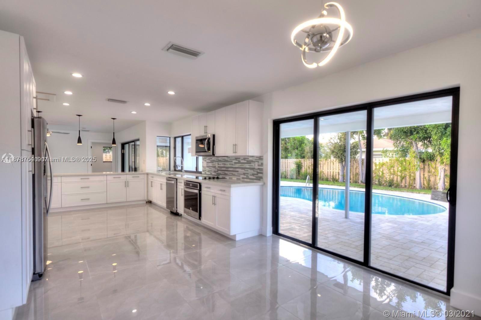 LAKE FLORESTA PARK - Residential