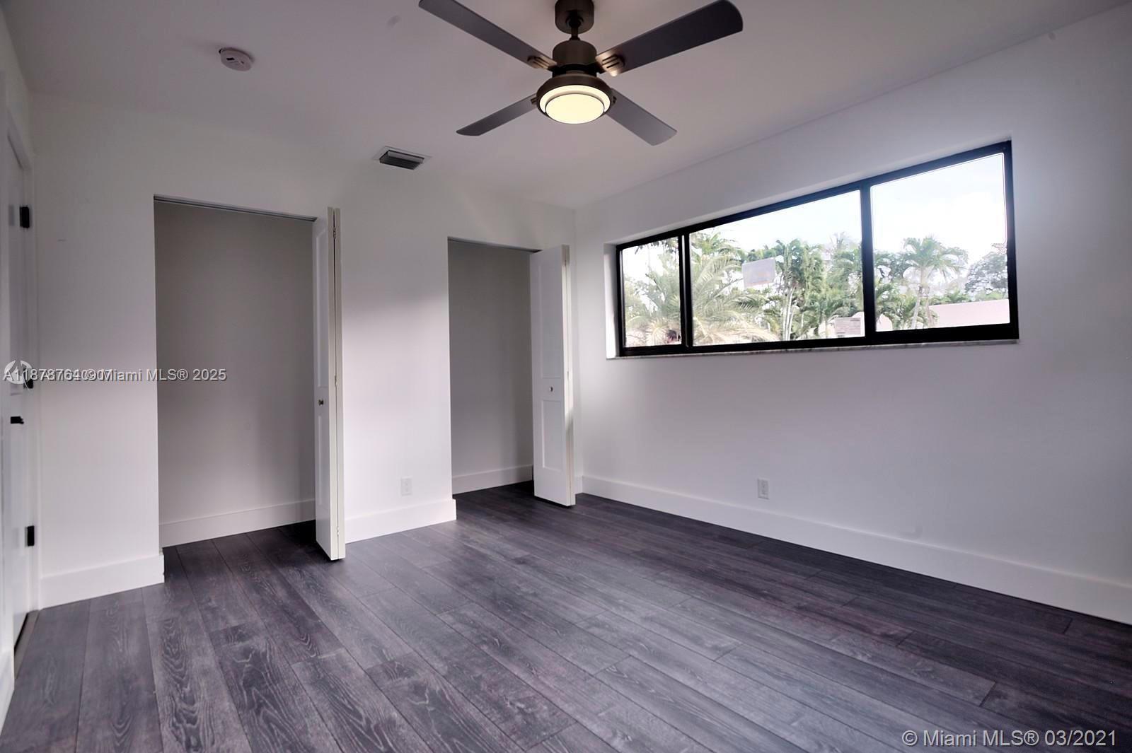 LAKE FLORESTA PARK - Residential