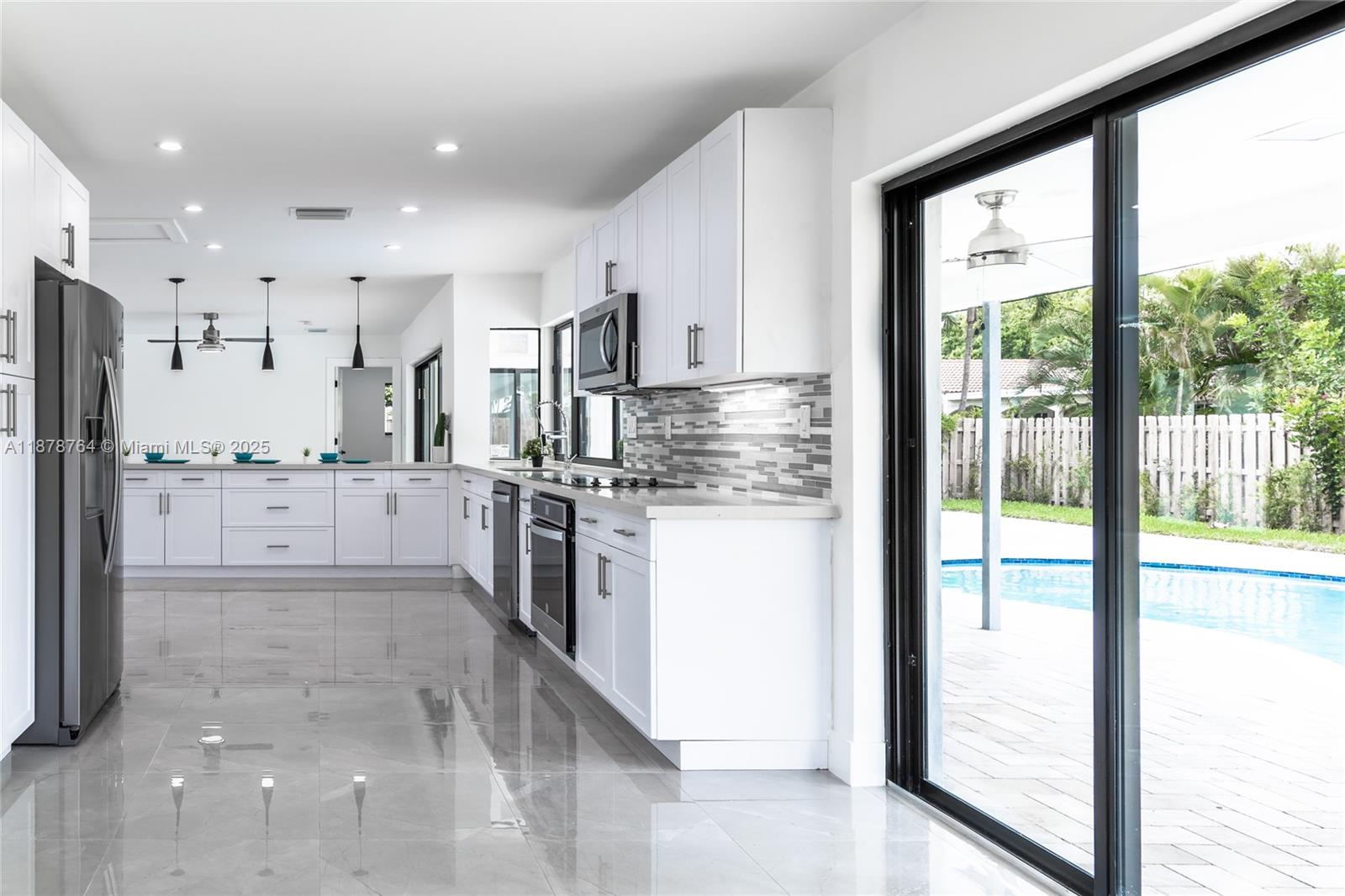 LAKE FLORESTA PARK - Residential