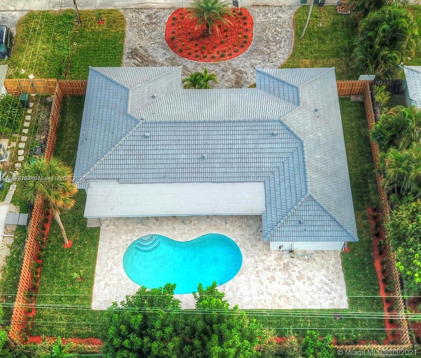 LAKE FLORESTA PARK - Residential