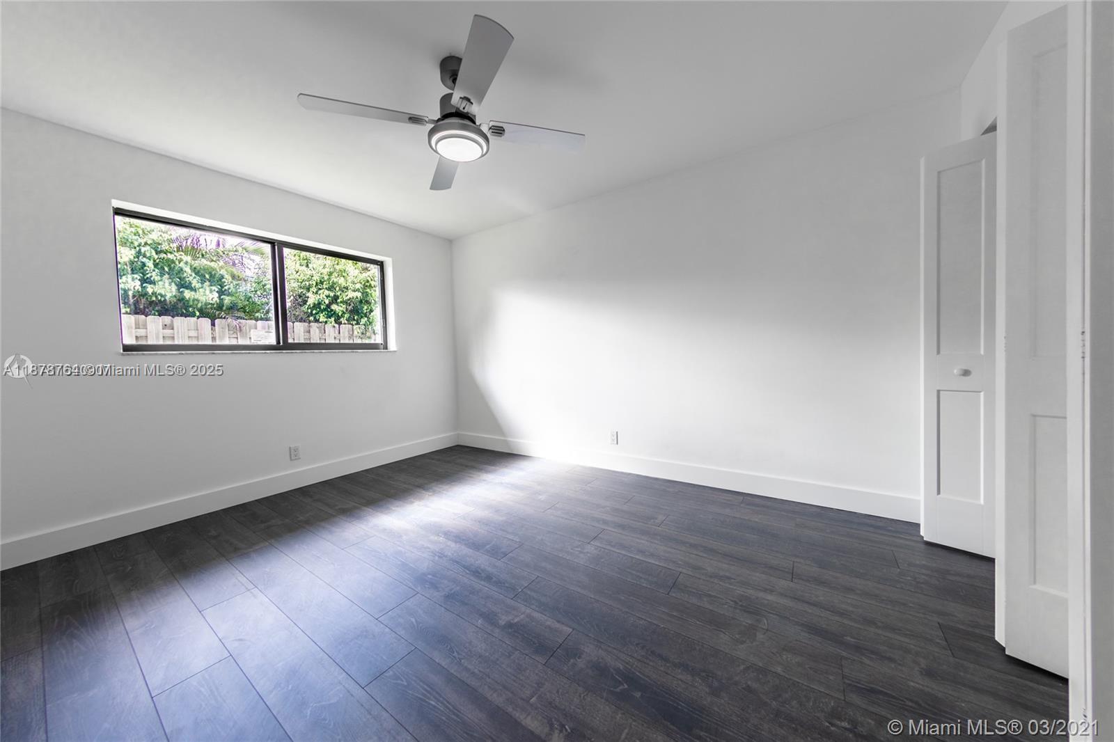 LAKE FLORESTA PARK - Residential