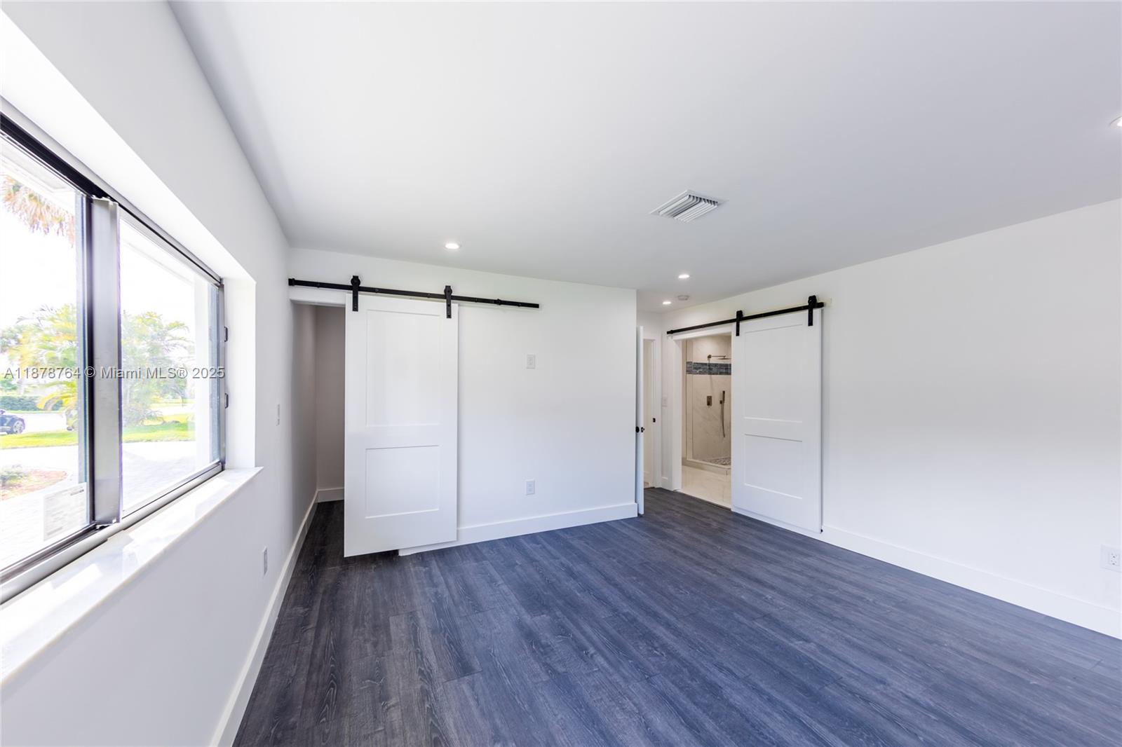 LAKE FLORESTA PARK - Residential