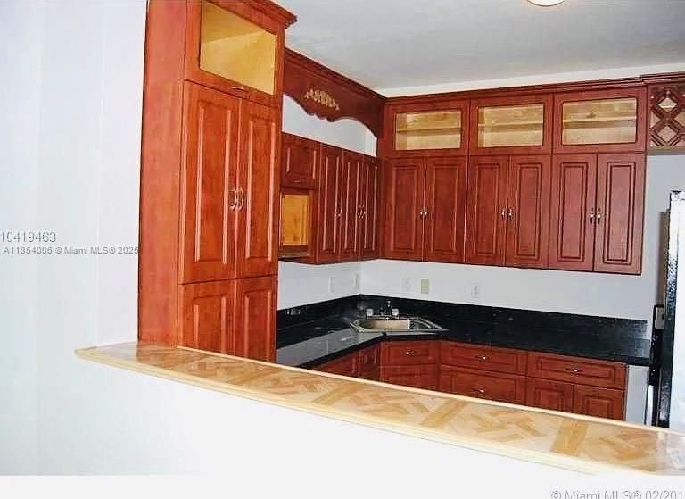 SPACIOUS THREE BEDROOMS PLUS DEN, TWO AND A HALF BATHROOMS. GREAT FOR INVESTORS. WONDERFUL LOCATION IN A GATED AND SAFE COMMUNITY. FAMILY ORIENTED. GOOD SCHOOLS. CLOSE TO RESTAURANTS AND ENTERTAINMENT. EASY ACCESS TO EXPRESSWAY. EXCELLENT FLOOR PLAN. A LOT OF VERSATILITY. DEN CAN BE USED AS A 4TH BEDROOM.