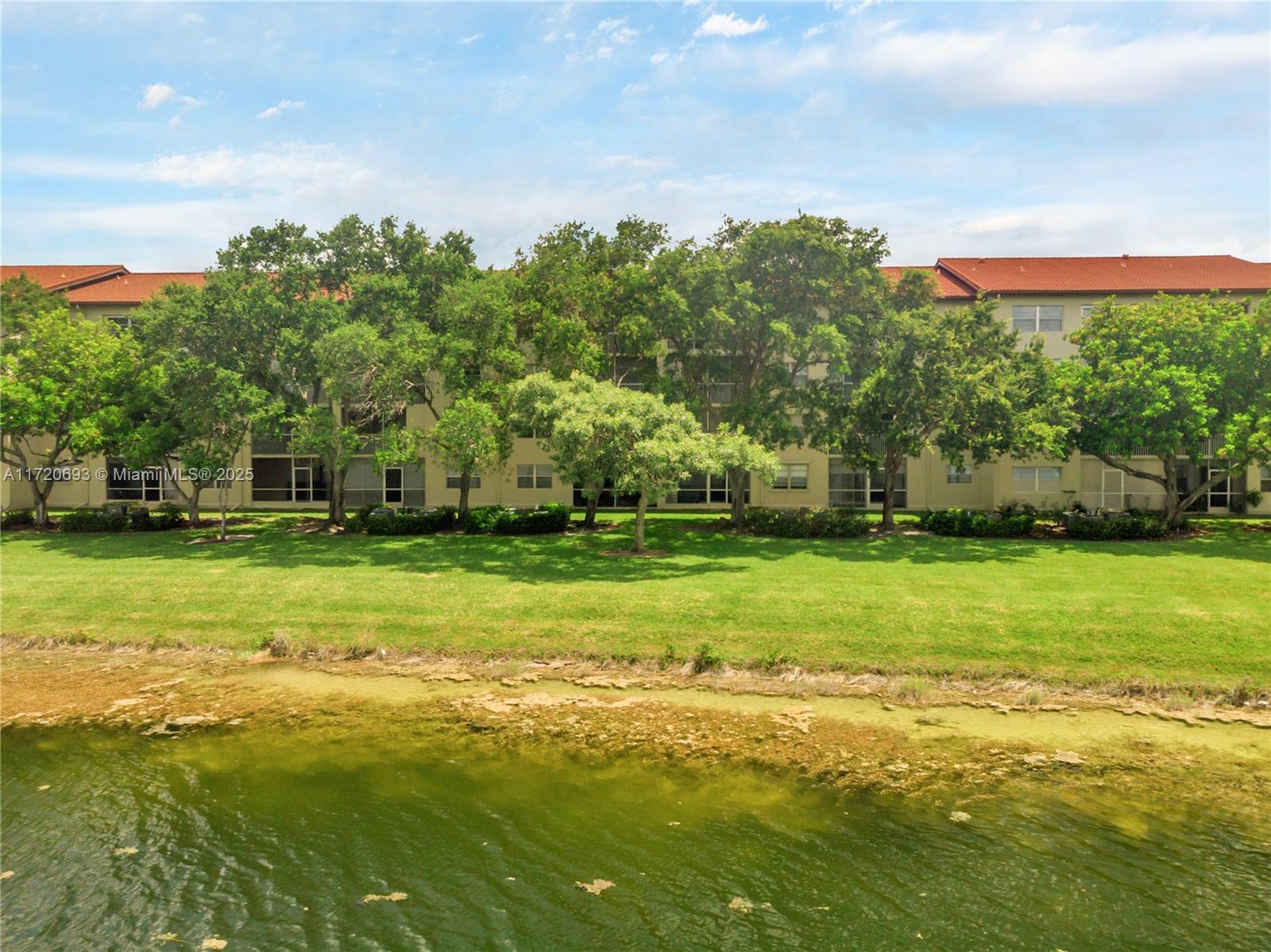 CAMBRIDGE AT CENTURY VILL - Residential