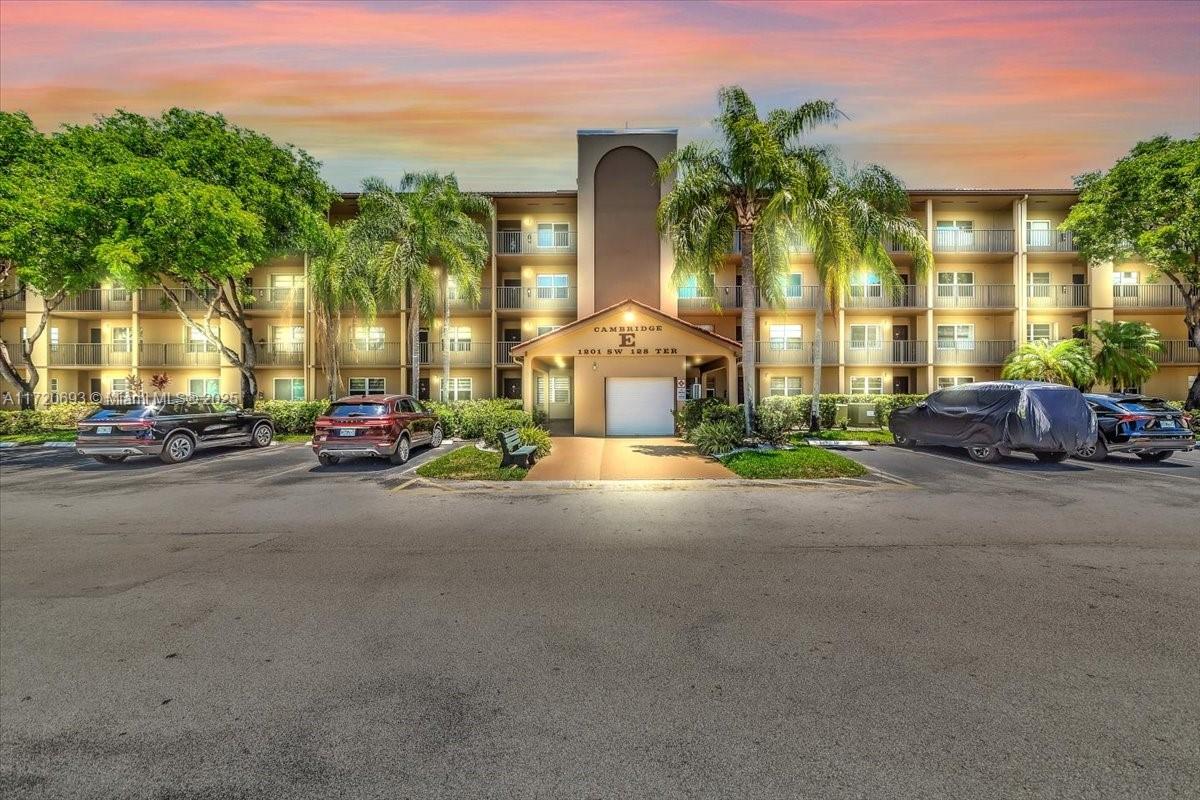 CAMBRIDGE AT CENTURY VILL - Residential