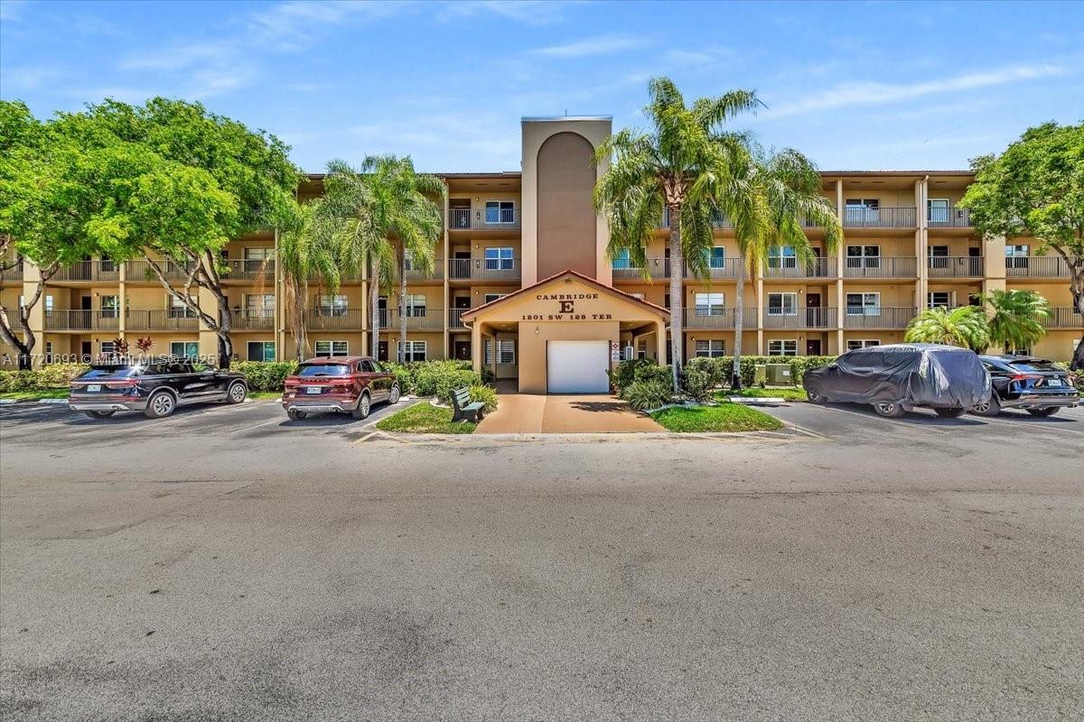 CAMBRIDGE AT CENTURY VILL - Residential
