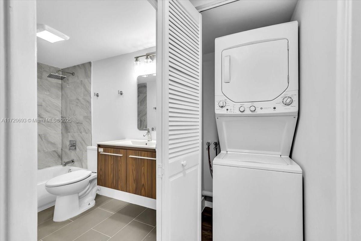 CAMBRIDGE AT CENTURY VILL - Residential