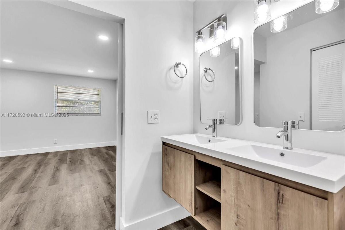 CAMBRIDGE AT CENTURY VILL - Residential