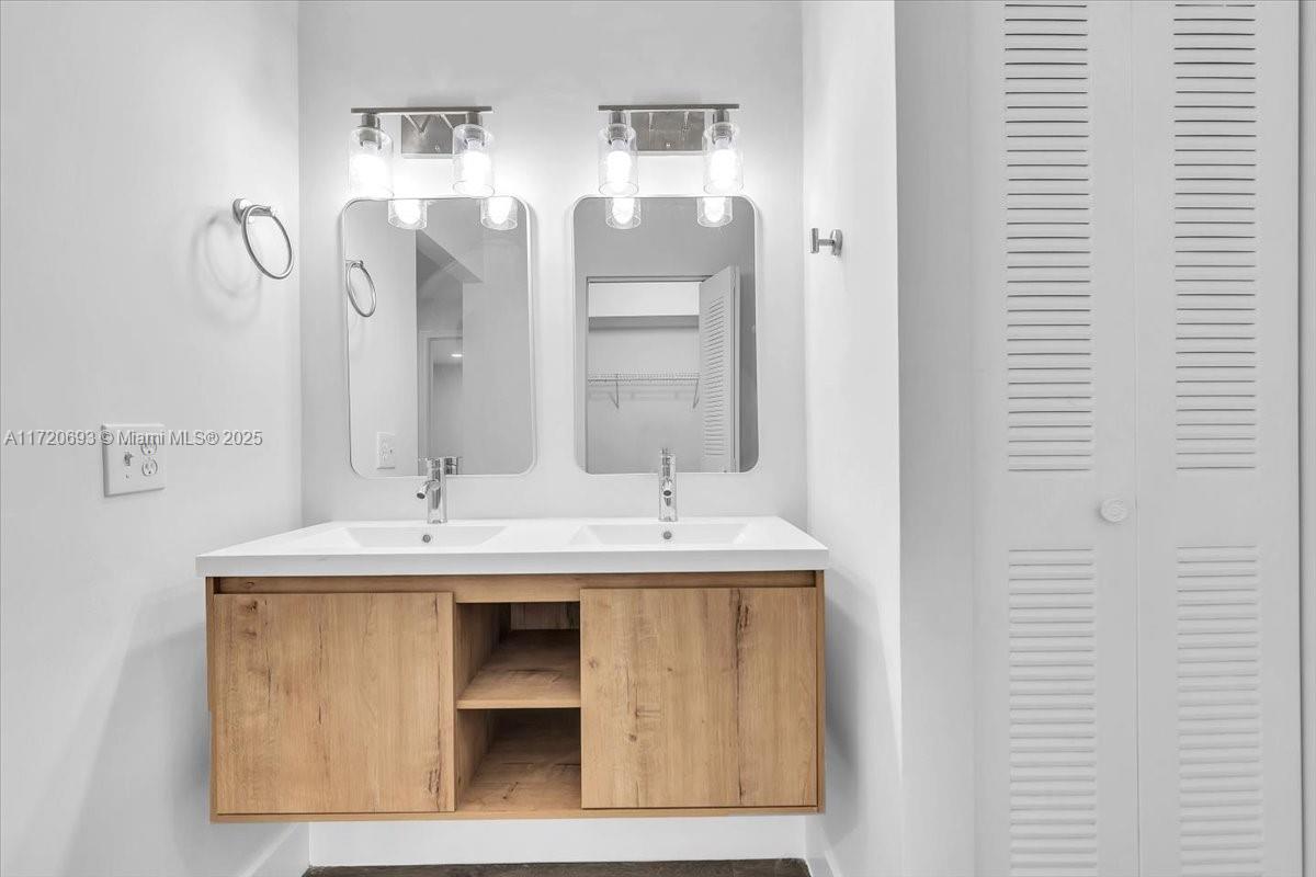 CAMBRIDGE AT CENTURY VILL - Residential