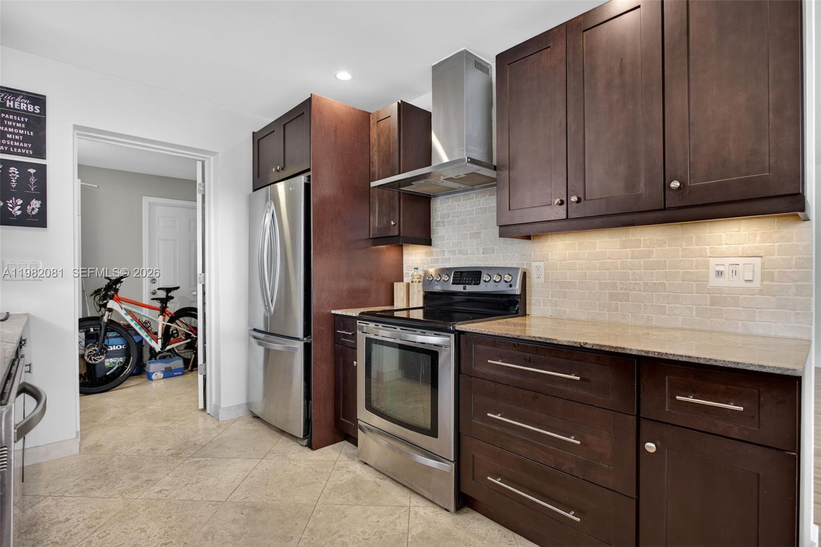 IMPERIAL POINT 3RD SEC - Residential