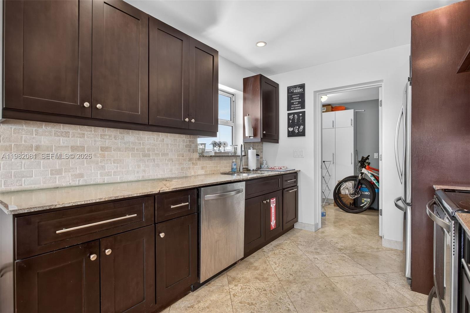 IMPERIAL POINT 3RD SEC - Residential