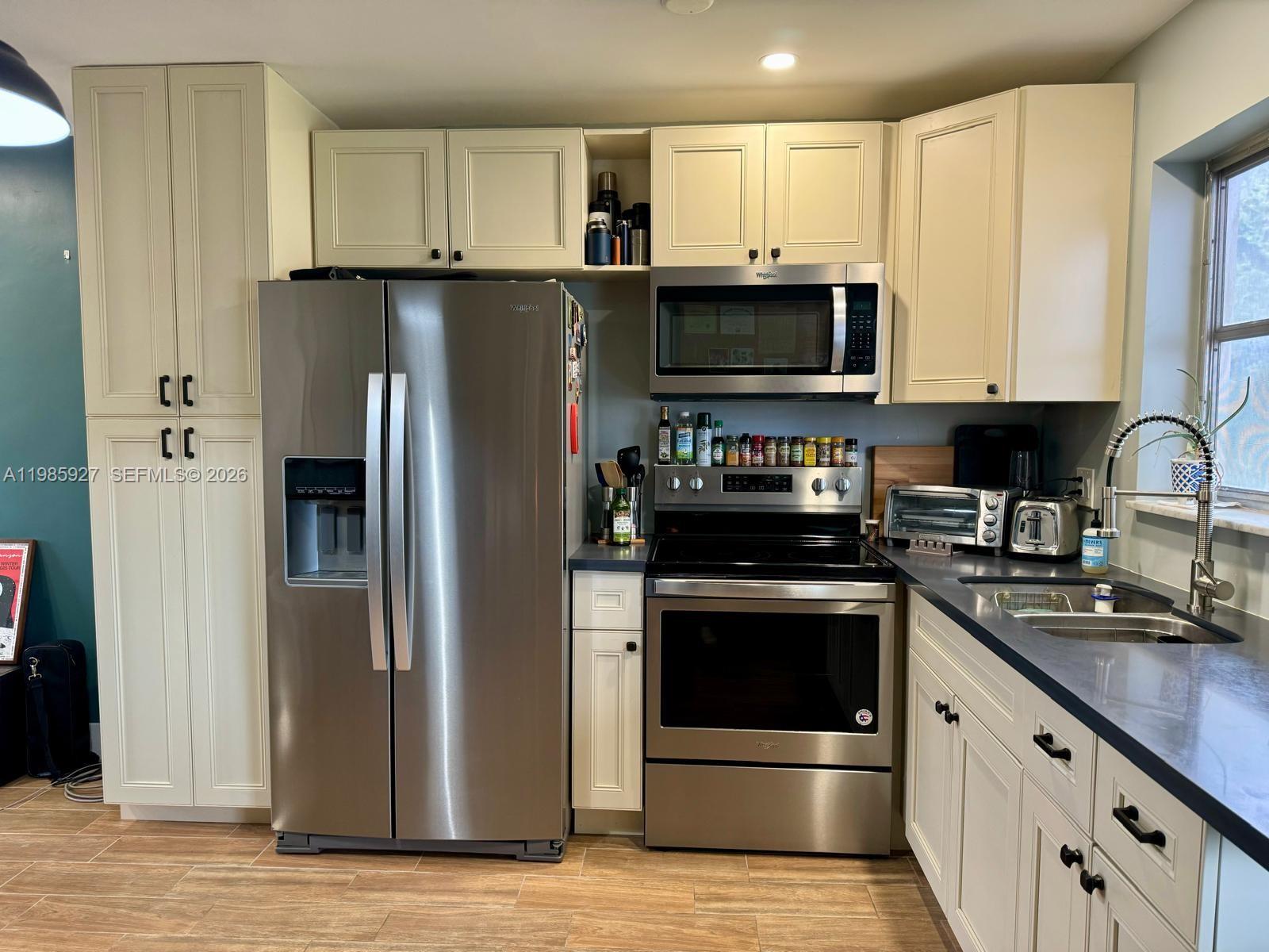 OAKWOOD CONDO INC - Residential Lease