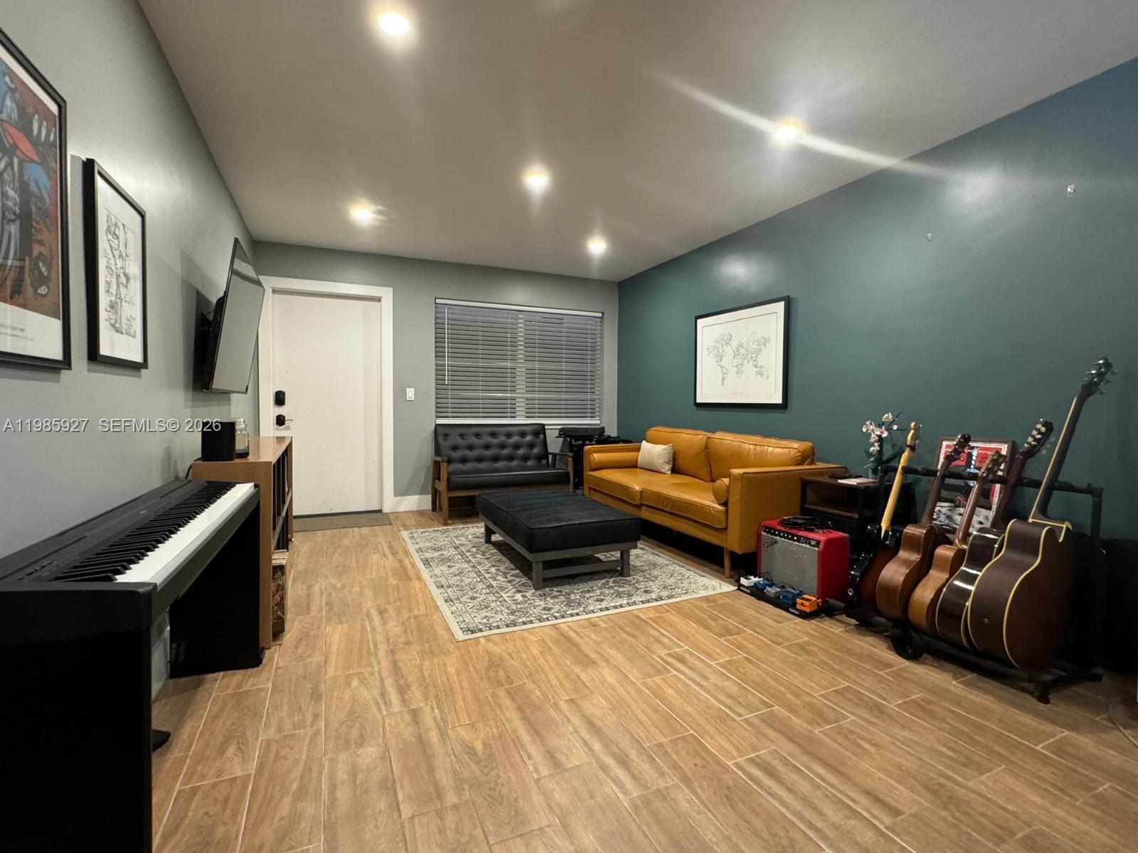 OAKWOOD CONDO INC - Residential Lease