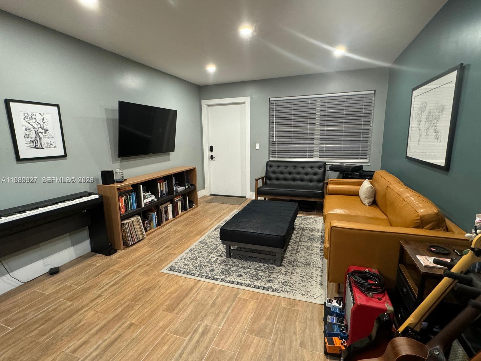 OAKWOOD CONDO INC - Residential Lease