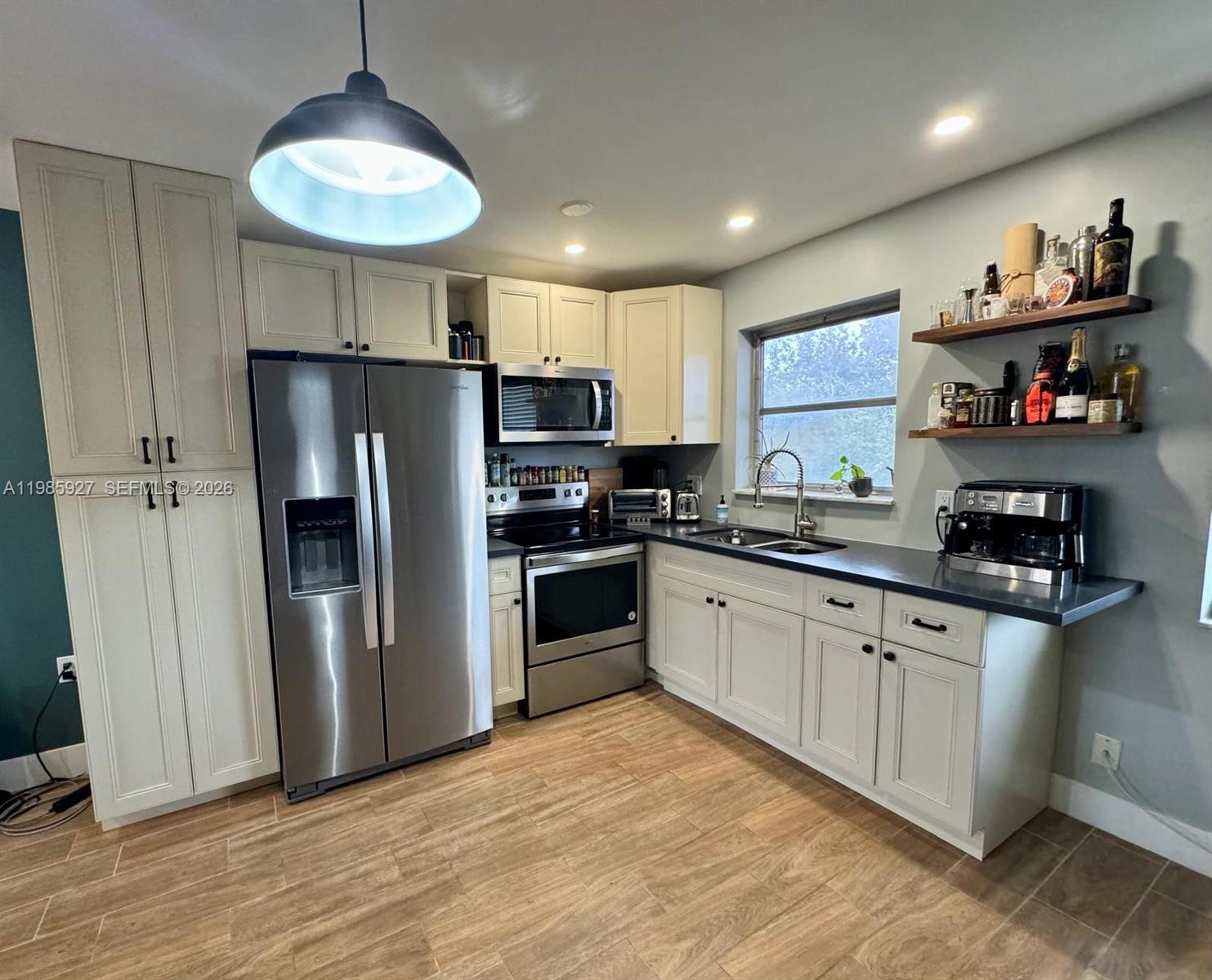 OAKWOOD CONDO INC - Residential Lease