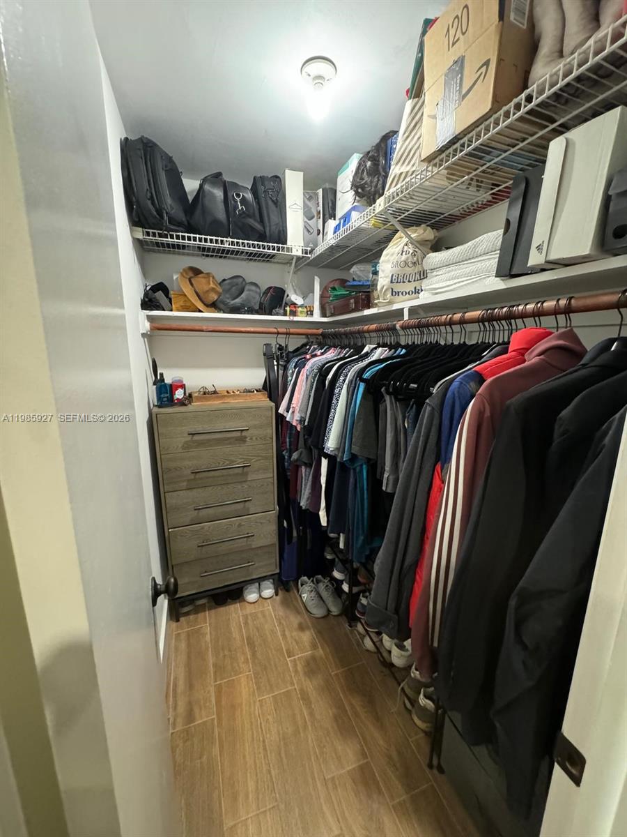 OAKWOOD CONDO INC - Residential Lease