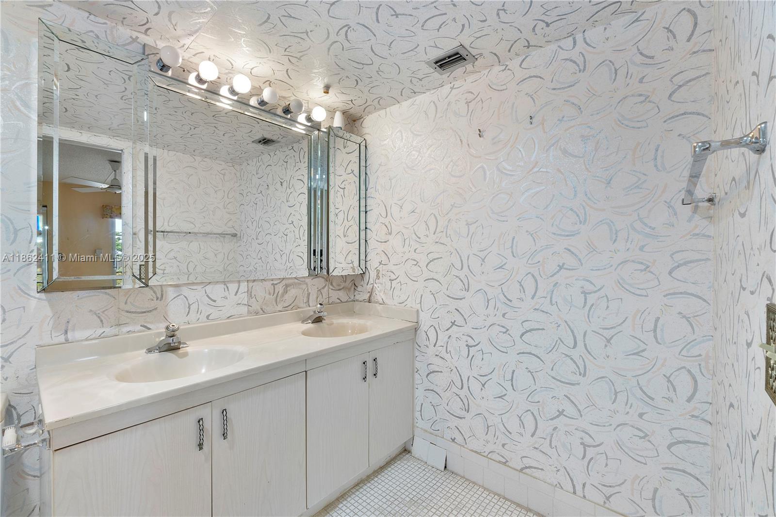 ANTIGUA VILLAGE I D CONDO - Residential