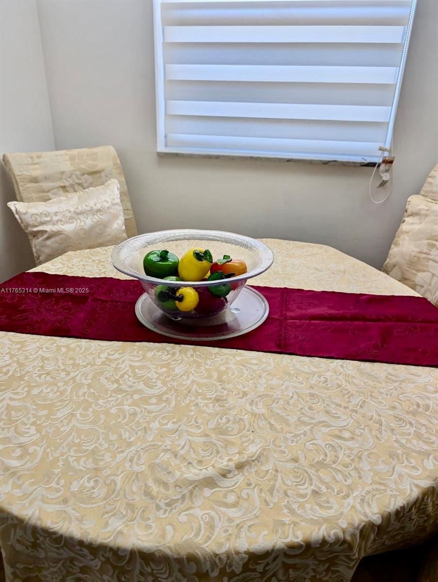 VILLAGE ROYALE GREENHILL - Residential