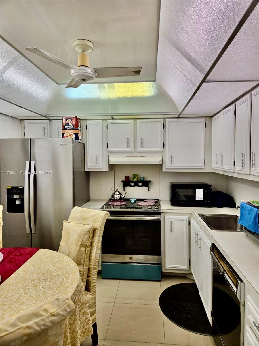 VILLAGE ROYALE GREENHILL - Residential