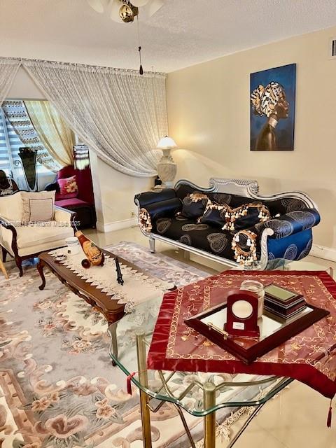 VILLAGE ROYALE GREENHILL - Residential