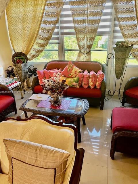 VILLAGE ROYALE GREENHILL - Residential