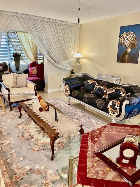 VILLAGE ROYALE GREENHILL - Residential