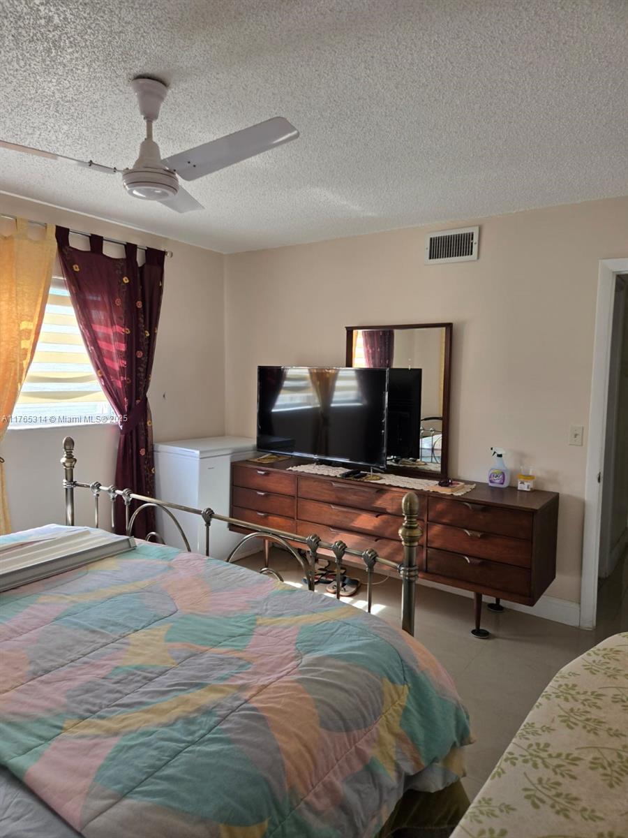 VILLAGE ROYALE GREENHILL - Residential