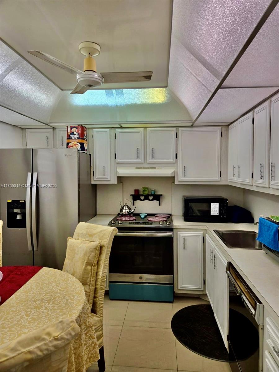 VILLAGE ROYALE GREENHILL - Residential